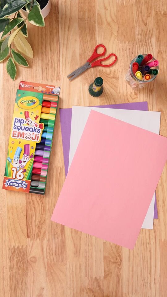 Pip-Squeaks Emoji Stamp Markers with construction paper